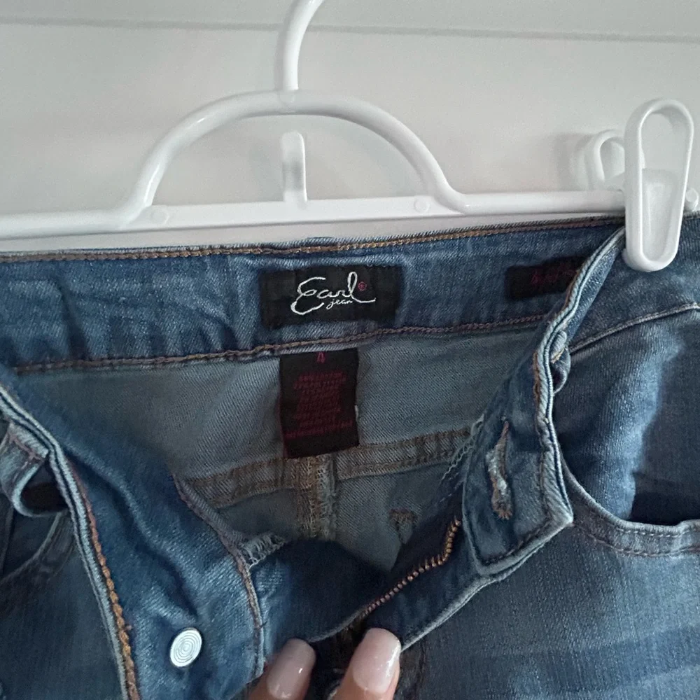 EARL JEANS • Blue White Wash Flower Jeans • 4 • - Picture 4 of 7